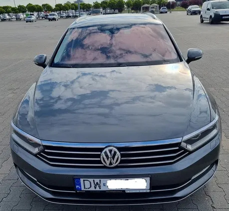 samochody osobowe Volkswagen Passat cena 78000 przebieg: 166000, rok produkcji 2017 z Wrocław